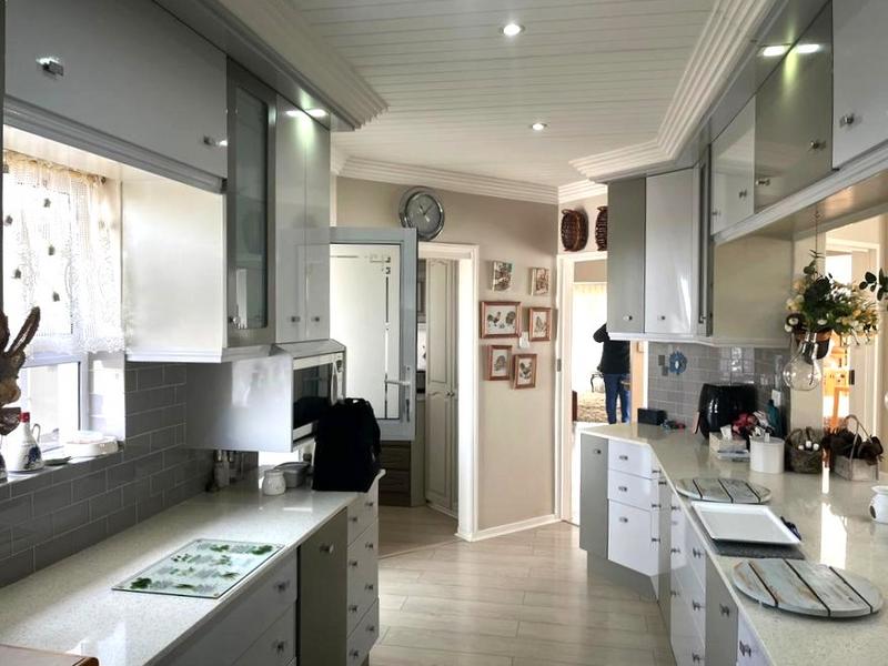 4 Bedroom Property for Sale in Hartenbos Central Western Cape